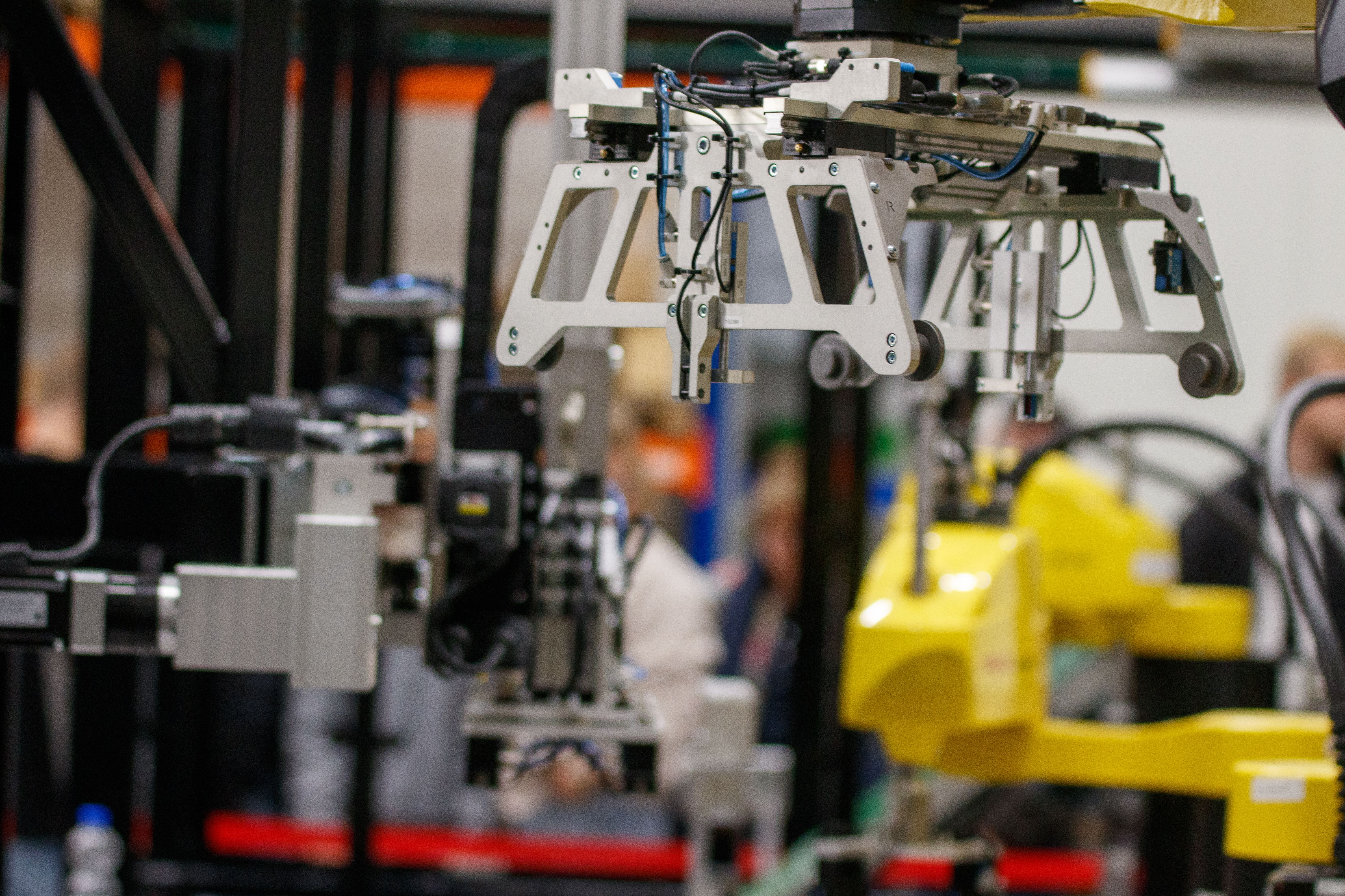 Industrial robot in production cell